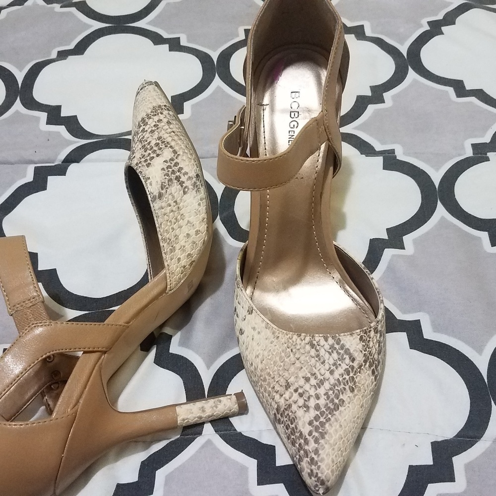 Tan snakeskin closed toe heels